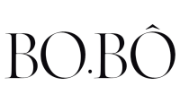Logo Bo.bô em que o nome da marca é escrito em preto com letras finas