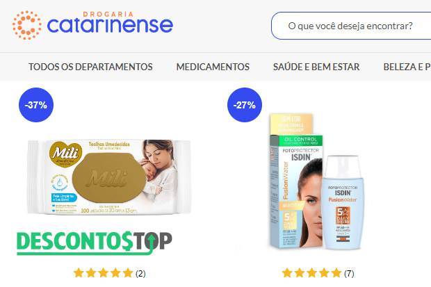 Captura de tela do site Drogaria Catarinense, com destaque para a logo do site e alguns produtos mais a baixo do carrossel dos banners iniciais.