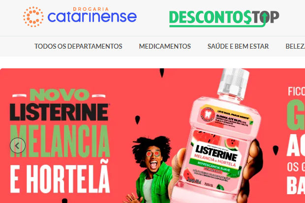 Captura de tela do site da Drogaria Catarinense, com destaque para a o logo da empresa e um pedaço de um dos diversos banners que o site possui no topo em um carrossel. 